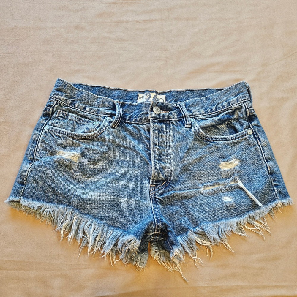 We The Free Free People Distressed Denim Shorts Button-Fly Raw Hem Size 26